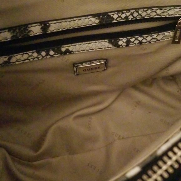 GUESS handbag - Picture 5 of 8